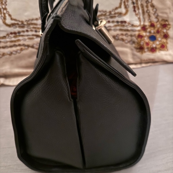 Balenciaga tube round bag in black leather - Picture 4 of 13